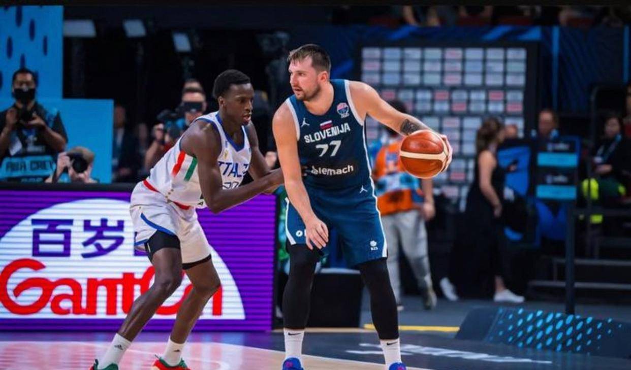 包含亚洲杯战况：达拉斯独行侠防线稳固，迈阿密热火进攻受阻，字母哥成最佳的词条